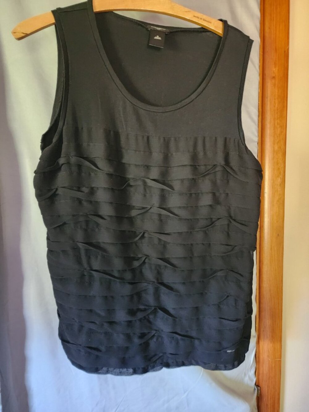 Ann Taylor Island XL Black Layered Ruffle Sleeveless Blouse